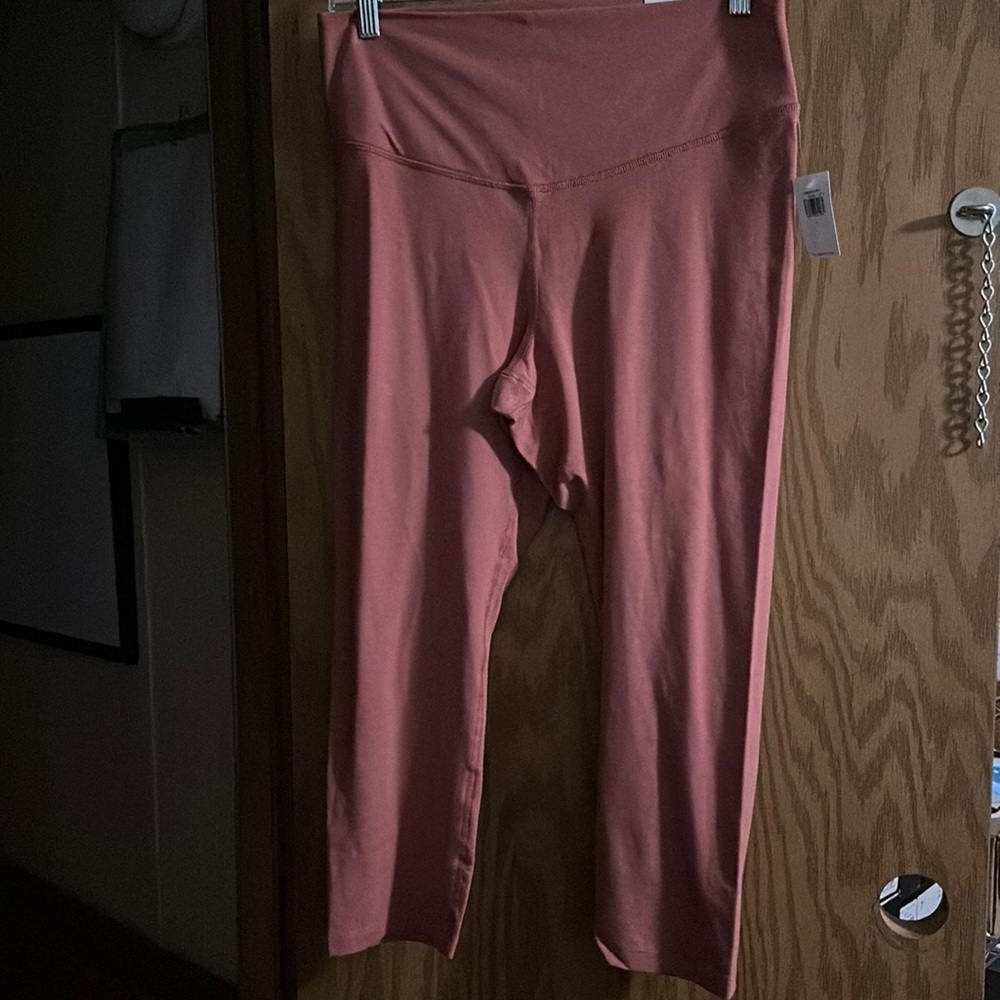 OLD NAVY ACTIVE EXTRA HIGH RISE CROP LEGGINGS: DUSTY RED: NWT: SIZE L
